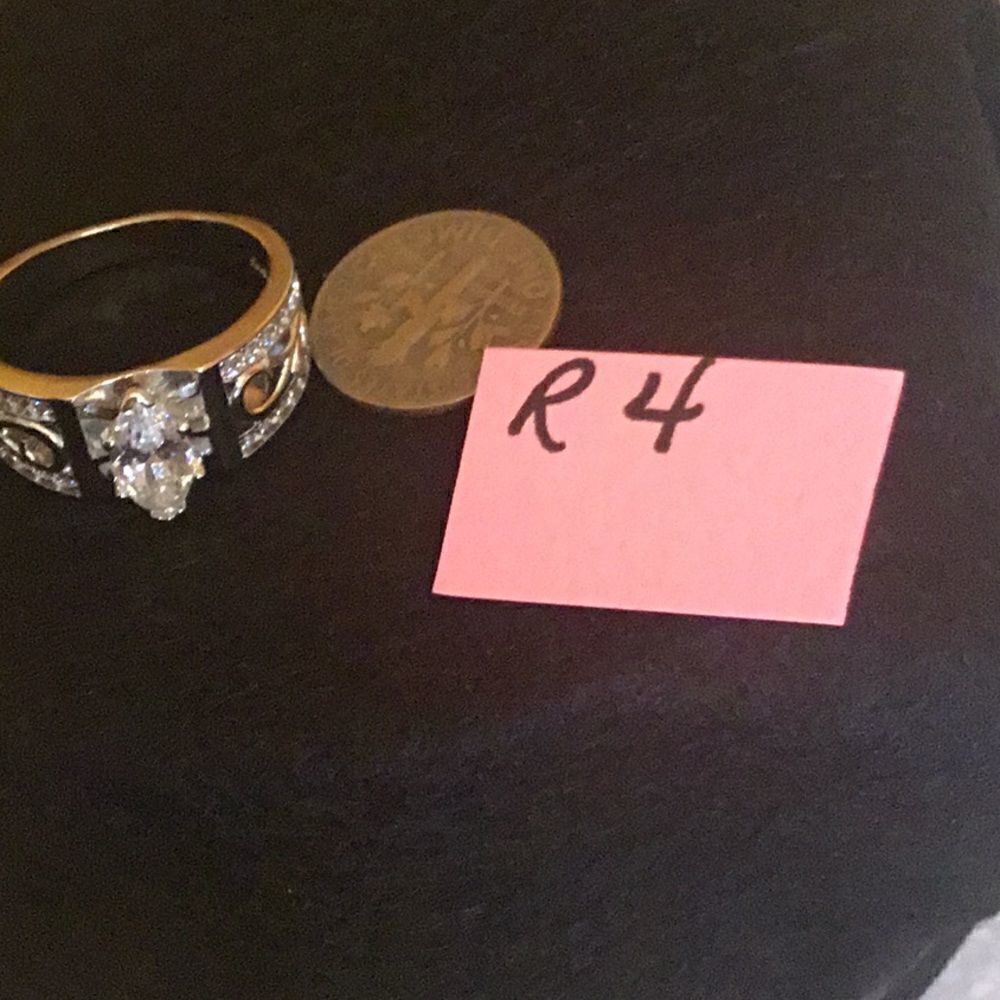 NEW ladies ring in size 10, large center stone with scrolling & small stones